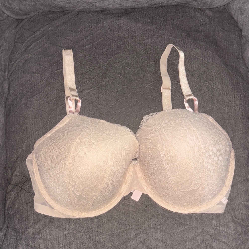 Victoria's Secret Lace Underwire Bra - Cream